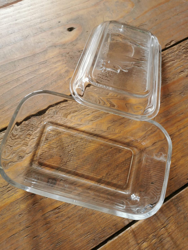 Alte Glasbutterdose