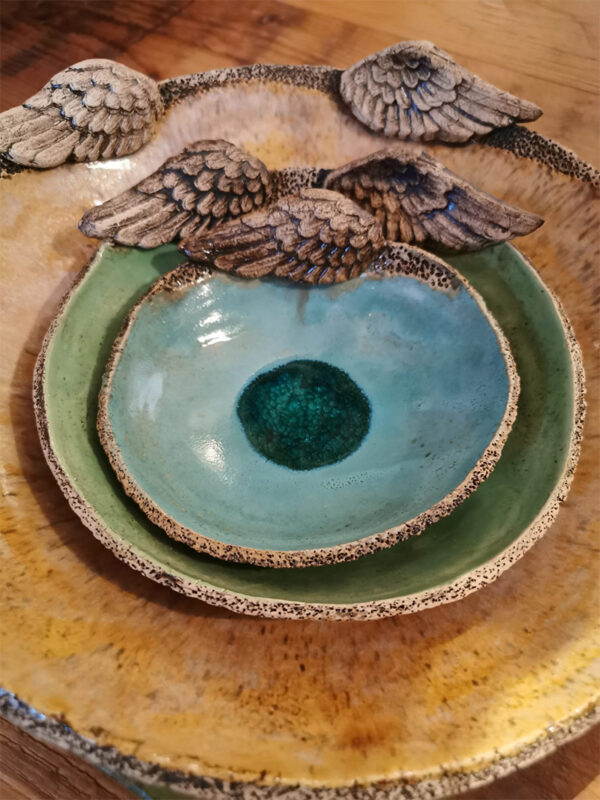 Schalen mit Flügeln
