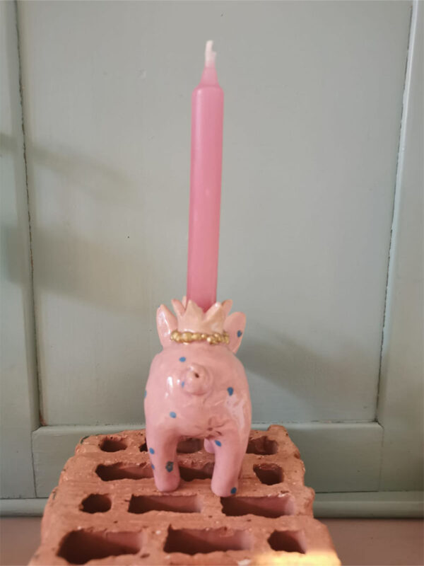 Kerzenschwein mit blauen Punkten – Bild 4