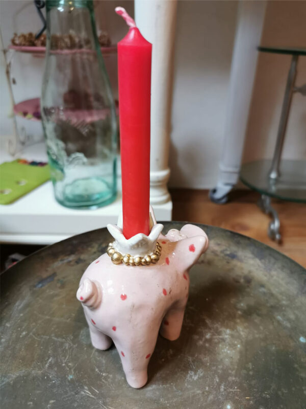Kerzenschwein mit roten Punkten – Bild 3