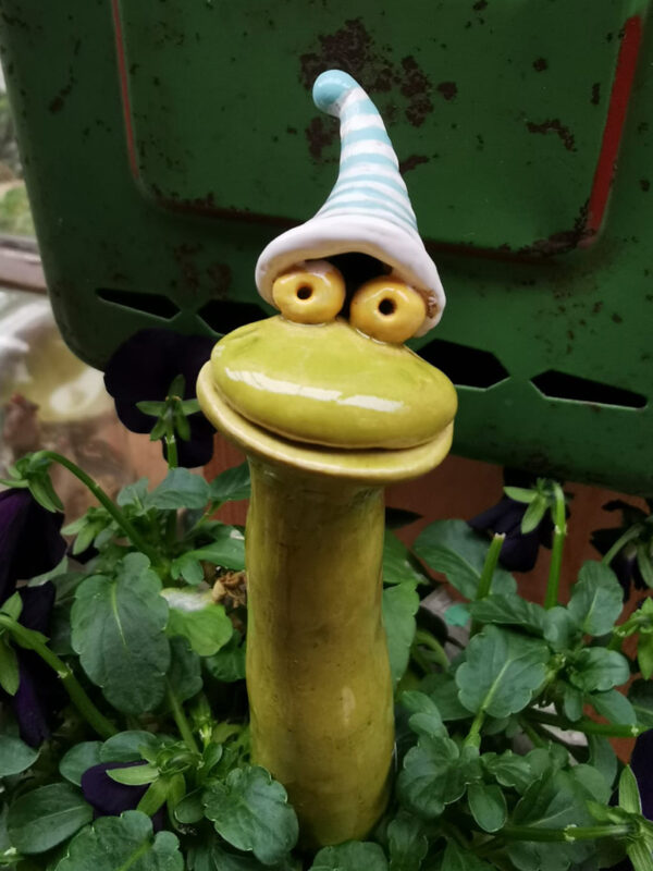 Froschstecker mit Ringelmütze