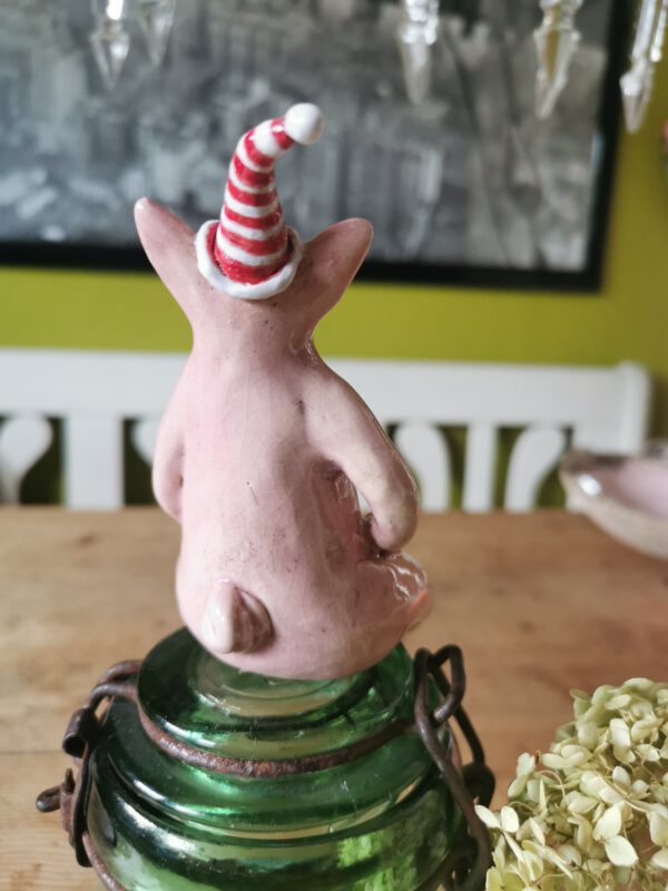 Kantenhocker Schwein mit Ringelmütze – Bild 2