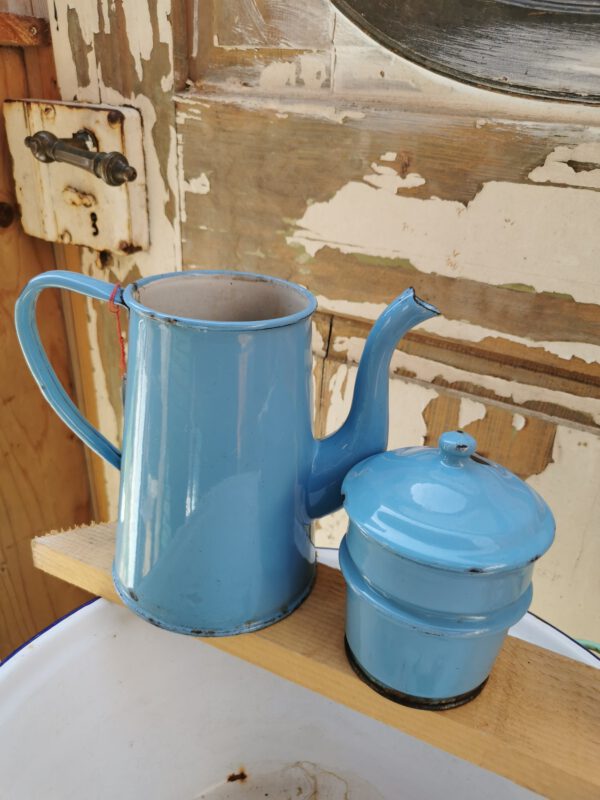 Alte Kaffeekanne mit Sieb – Bild 2